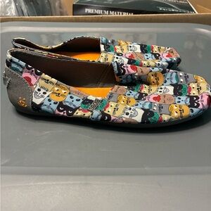 Skechers Colorful Cat Print women’s shoes